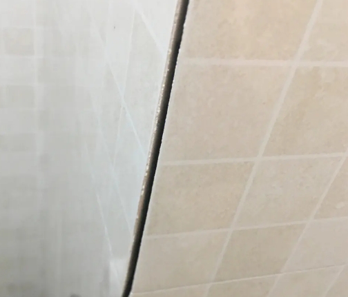 玉溪市瓷砖空鼓维修公司分享阳台瓷砖脱落的修复过程可以分为以下几个步骤