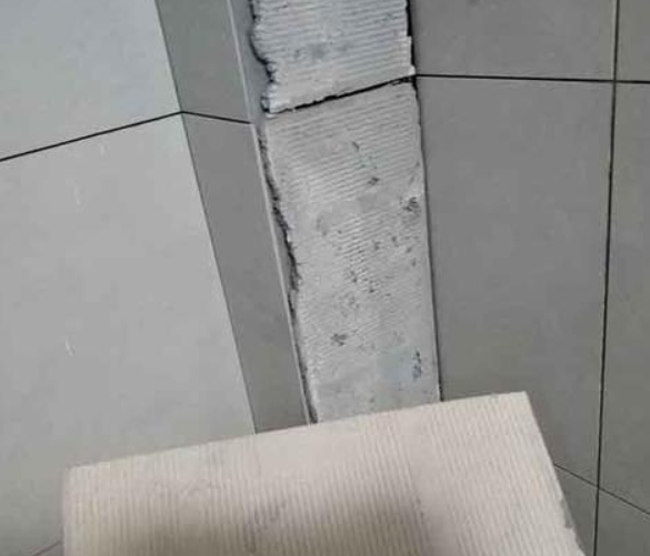 玉溪市瓷砖空鼓维修公司分享下厨房瓷砖脱落的补救措施。